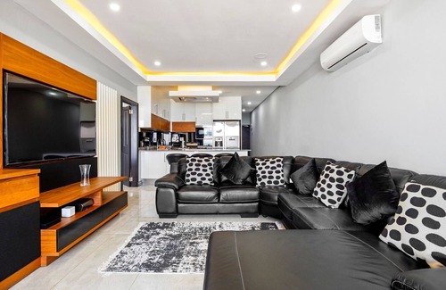 La Mercy Apartment | Sairia House - Three Bedroom Apartment, Sleeps 6