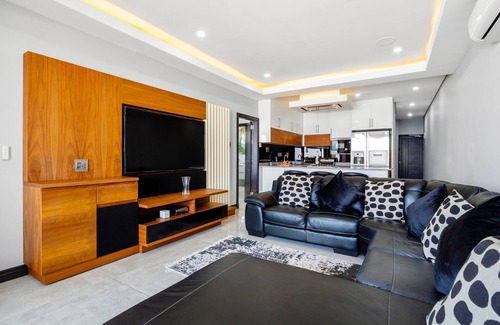 La Mercy Apartment | Sairia House - Three Bedroom Apartment, Sleeps 6