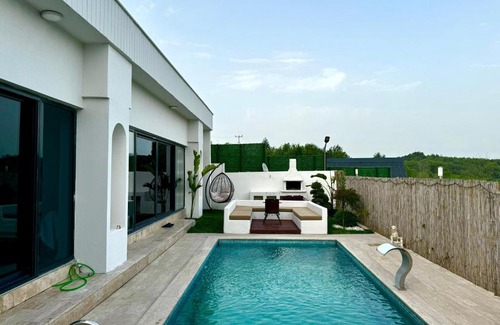 Sapanca Villa | Sakarya Sapanca Memnuniye de 2 oda 1 salon Özel Havuzlu , Muhafazakar , Şömineli , Jakuzili 6 Kişilik Tatil Villası