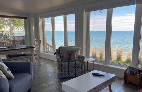 Wellington House | Sakura Cottage - Waterfront PEC