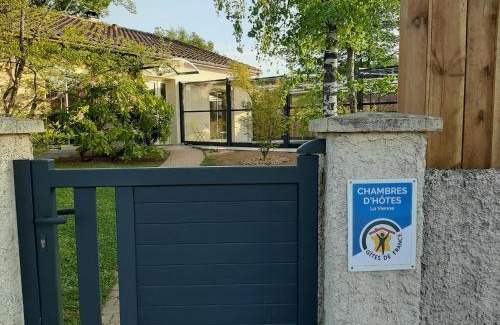 Fontaine-le-Comte Bed & Breakfast | SAKURA