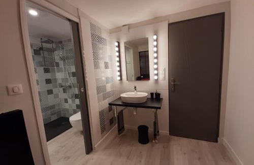 Fontaine-le-Comte Bed & Breakfast | SAKURA