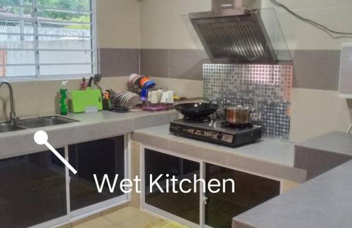 Miri House | Sakura Homestay 4 bedrooms 14pax- Eaton Hills Padang Kerbau Miri