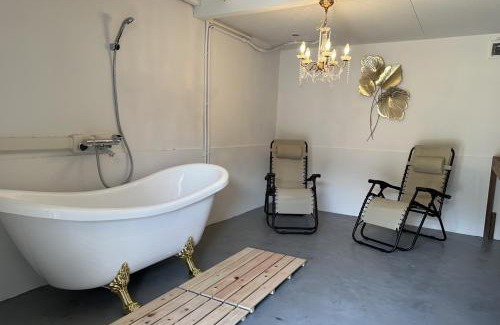 Fukaura Apartment | Sakura Moana