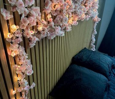 Saint-Quentin Apartment | Sakura Suite - Jacuzzi and Cinema