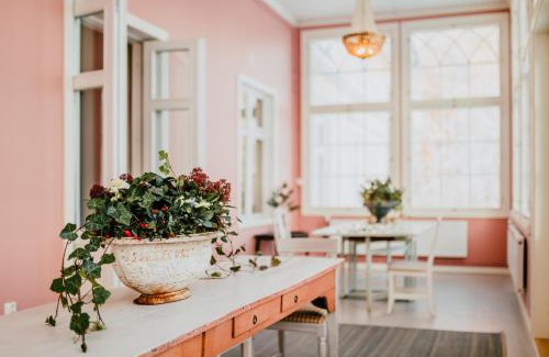 Kauhajoki Hotel | Salaisen Puutarhan Majatalo