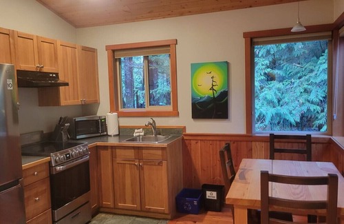 Ucluelet Cabin | Salal Cabin by Evergreen Forest Cabins