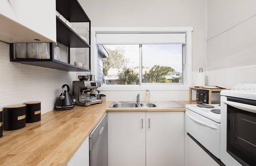 Salamander Bay Cottage | Salamander Sweet - Foreshore Drive
