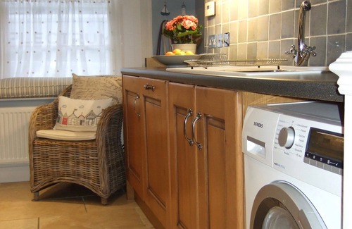 Salcombe House | Salcombe Cottage tucked away off Island St., short, level walk to all amenities.