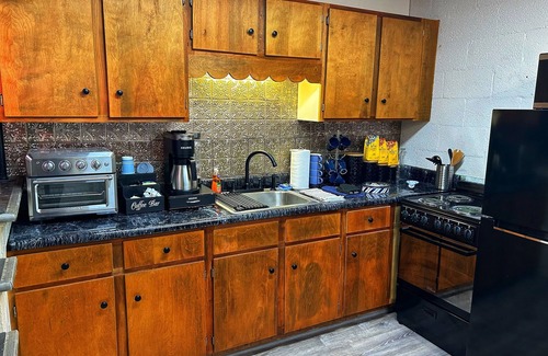 Clifton Forge Cabin | SALE! Stained Glass - King Bed - Piano - Fireplaces - Hike, Douthat, Fly Fishing