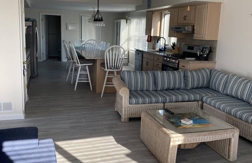 Point Pleasant Beach House | SALE WEEK! 2nd Fl Unit/Duplex-Spacious. Close to the beach, 6 beach tags Parking