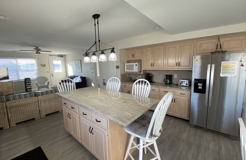 Point Pleasant Beach House | SALE WEEK! 2nd Fl Unit/Duplex-Spacious. Close to the beach, 6 beach tags Parking