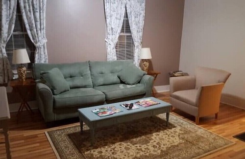 Beverly Apartment | Salem/Beverly holiday and winter stays! Prefect for the family.n
