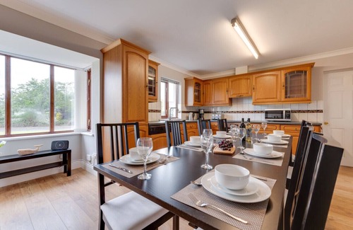 Cross Inn House | Salem - Five Bedroom House, Sleeps 11