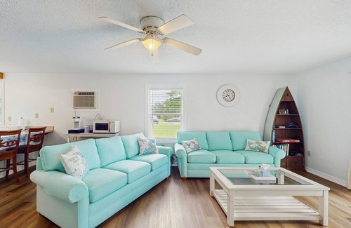 Morehead City Cottage | Salem Harbor Cottage with Boatslip