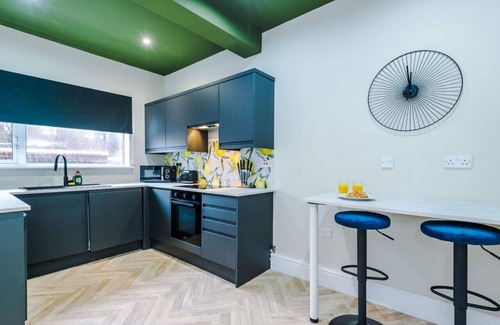 Salford House | Salford Sanctuary 5 Bed House