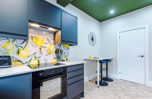 Salford House | Salford Sanctuary 5 Bed House