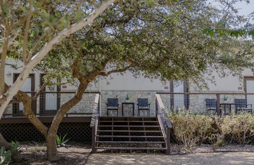 Dripping Springs House | Salir Room - the La Aldea Building - Asante Lodging & Events