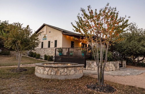 Dripping Springs House | Salir Room - the La Aldea Building - Asante Lodging & Events