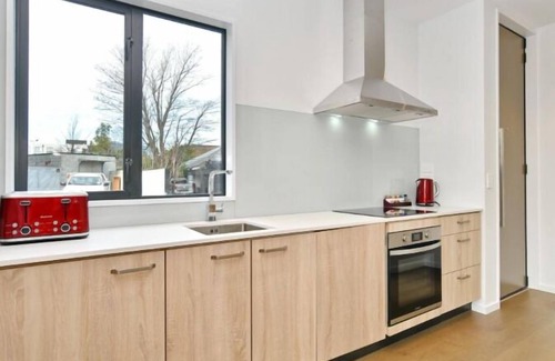 Christchurch City Centre House | Salisbury Style-City location: Spacious two bedroom apartment