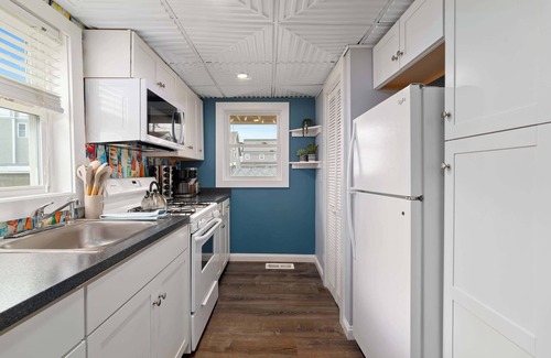 Salisbury Beach House | Salisbury Surf & Sol | Pet-Friendly | Sleeps 12pp