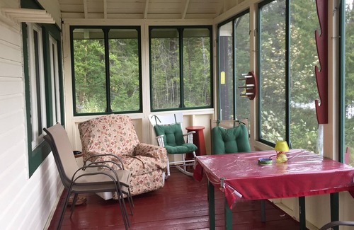 New Richmond Ski Chalet | Salmon cottage by a beautiful river