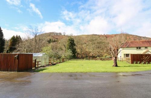 Llanwrthwl House | Salmon Cottage