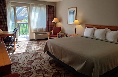 Riggins Hotel | Salmon Rapids Lodge
