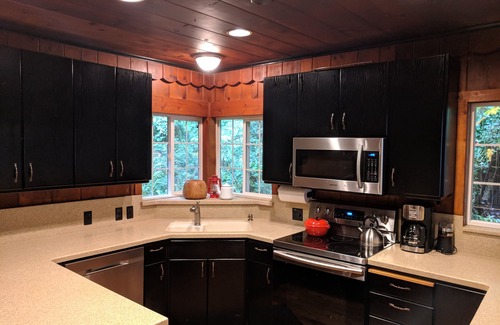 Welches House | Salmon River Waterfront Cabin w/Hot Tub! Dog Friendly!