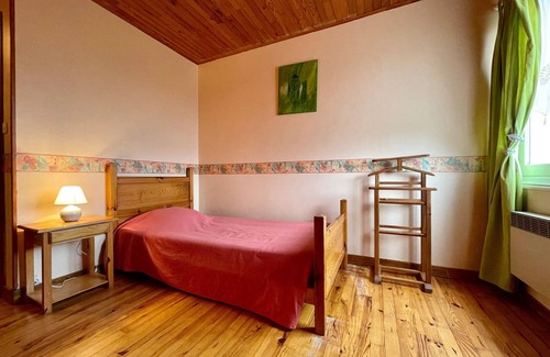 Alleyras Bed & Breakfast | Salmon Room: Comfort for 4, Pets Welcome