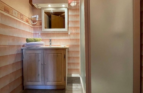 Alleyras Bed & Breakfast | Salmon Room: Comfort for 4, Pets Welcome