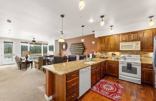 Post Falls Condo | Salmon Run Condo - Overlooking the Spokane River