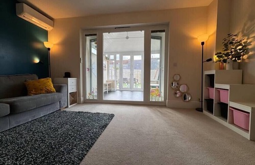 Newport Pagnell House | Salmon's Home - A peaceful sanctuary