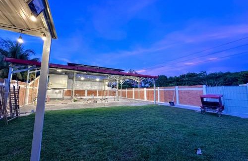 Yarinacocha House | Salon Monaco