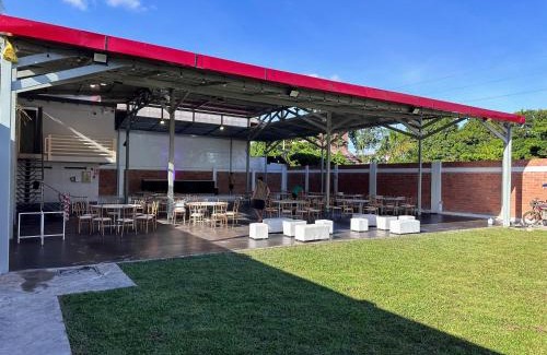 Yarinacocha House | Salon Monaco