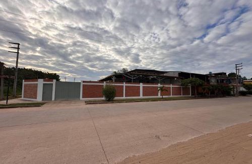 Yarinacocha House | Salon Monaco