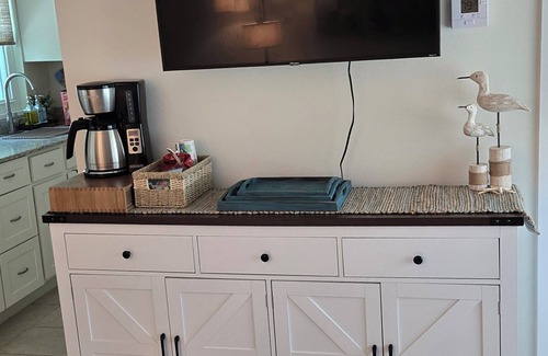 Panacea Cottage | SALT AIR AND SERENDIPITY Unit BnWALK TO THE BLUE CRAB FESTIVAL!