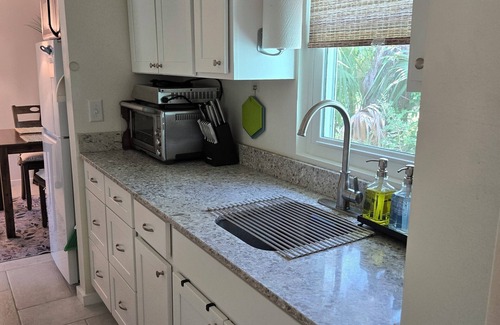 Panacea Cottage | SALT AIR AND SERENDIPITY Unit BnWALK TO THE BLUE CRAB FESTIVAL!