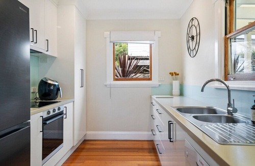 Lauderdale House | 'Salt and Sand" Beach House, 10 min to Airport