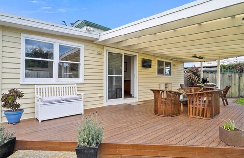Lauderdale House | 'Salt and Sand" Beach House, 10 min to Airport