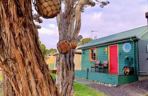 Strahan Apartment | Salt Box Hideaway