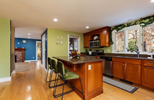 Cotuit House | Salt Box Minutes to Beaches & Golf Courses