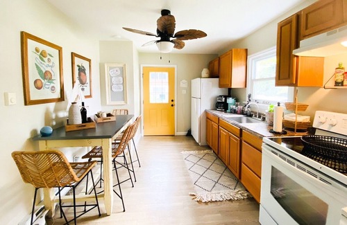 Villas Cottage | Salt-Kissed Cottage Escape - Sweet Seascape Beach Cottage Bliss!
