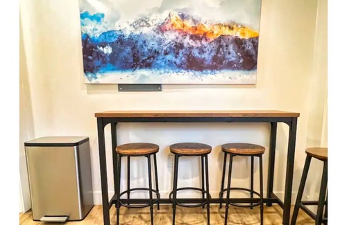 South Salt Lake House | Salt Lake Mountain Escape- Hot Tub, Remodeled, W&D.