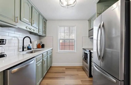 South Salt Lake House | Salt Lake Sanctuary -Hot Tub- Firepit- Gated Parking+ One Car Garage