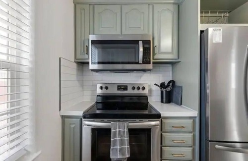 South Salt Lake House | Salt Lake Sanctuary -Hot Tub- Firepit- Gated Parking+ One Car Garage
