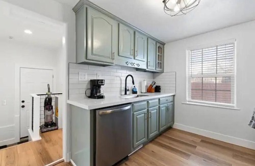 South Salt Lake House | Salt Lake Sanctuary -Hot Tub- Firepit- Gated Parking+ One Car Garage