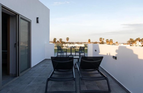 Tingaki Apartment | Salt lake view houses