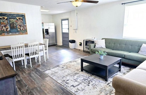 Red Boiling Springs Apartment | Salt Lick Creek Cottage