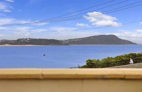 Terrigal House | SALT LIFE | Short walk to beach, shops cafes | Accom Holidays